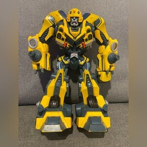 Hasbro Transformers Movie 2007 Cyber Stompin’  Bumblebee Action Figure